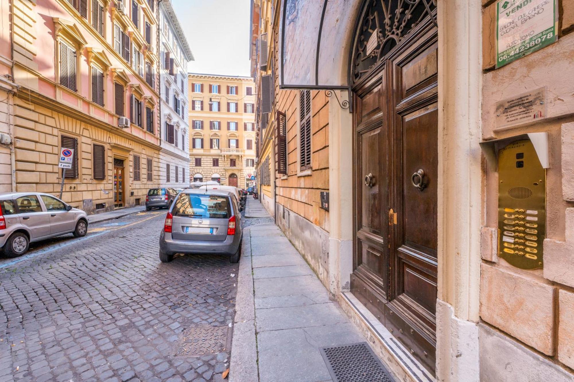 Appartamento Dimora Esedra, Historical Flat In The Heart Of *